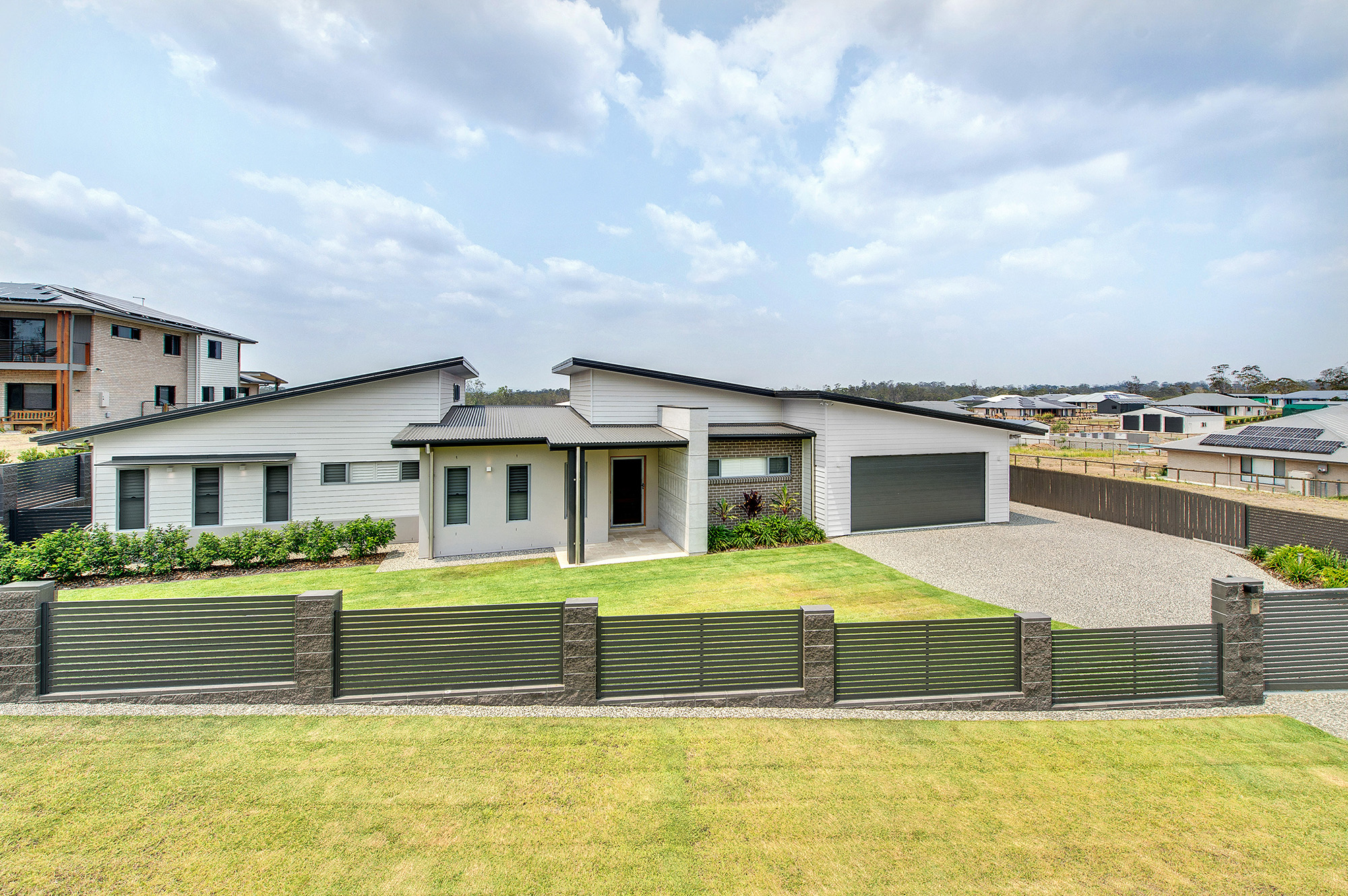 ‘The Crossing’ Karalee 360 Builders